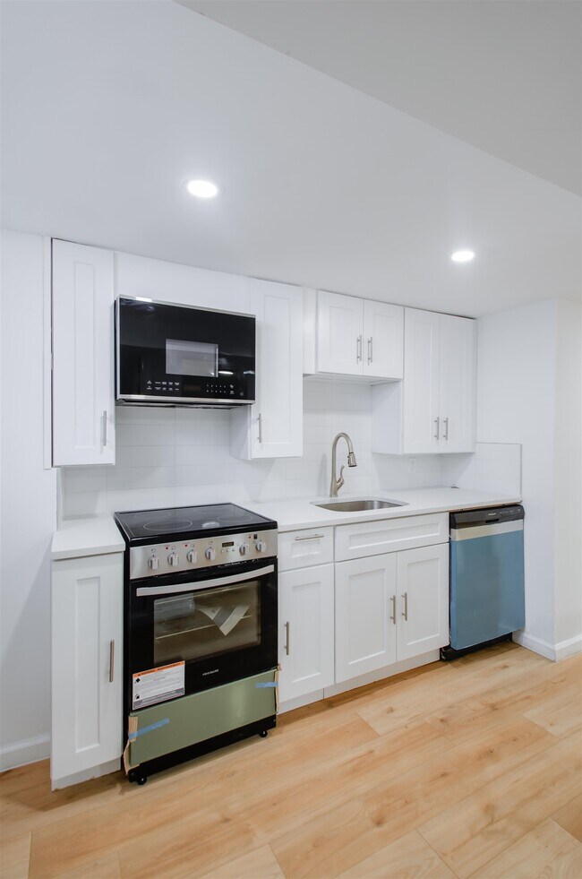 Building Photo - 251 Halladay St