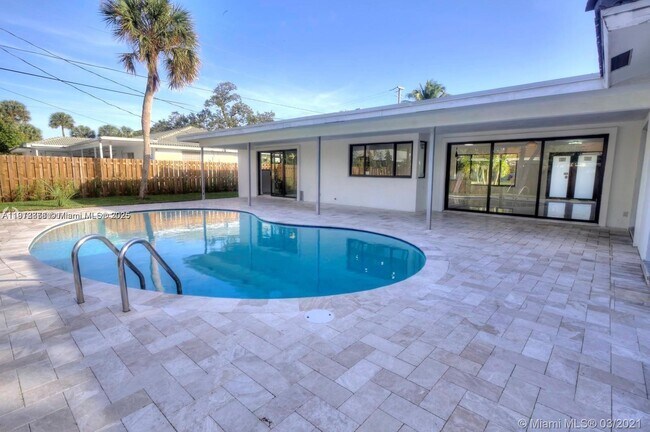 Building Photo - 1001 NW 6th Dr