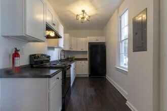 Building Photo - 713 Locust St