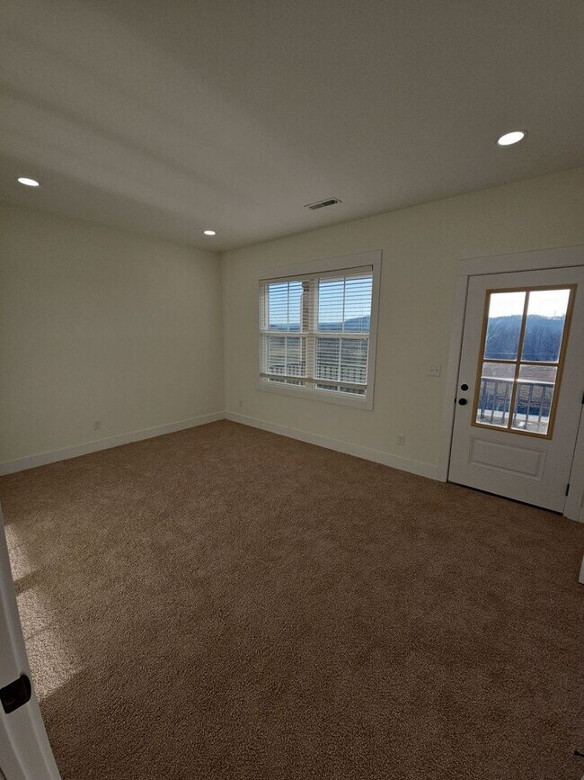 Building Photo - Fuller Style