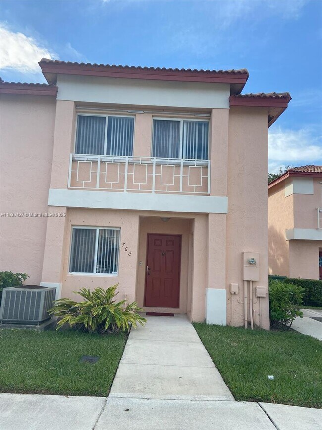 Building Photo - 762 NW 208th Terrace