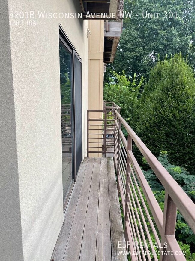 Building Photo - Friendship Heights Modern One Bedroom Off ...