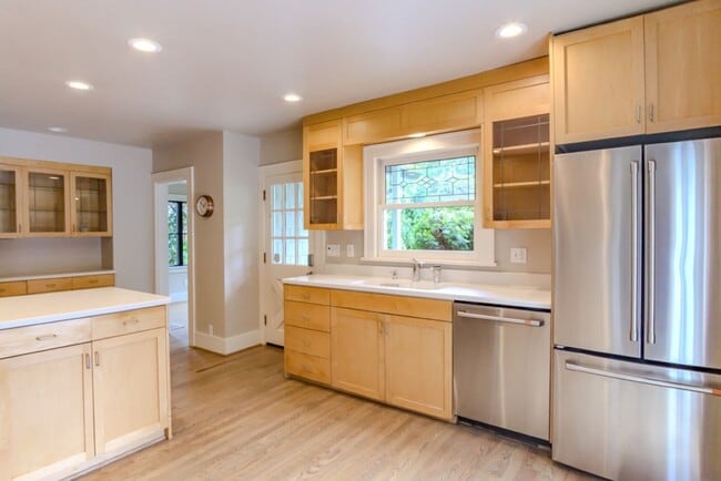 Building Photo - 4Bd/2.75Ba Seattle House