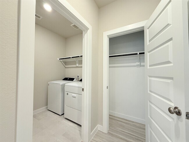 Building Photo - 6411 Brazos Trl Dr