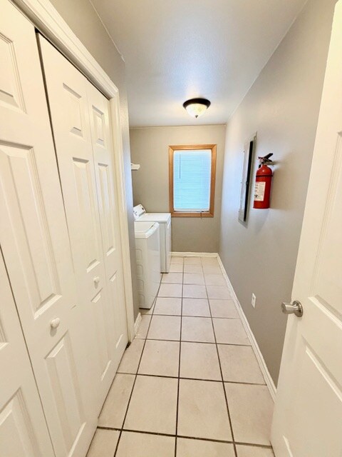 Building Photo - 364 E 7th St