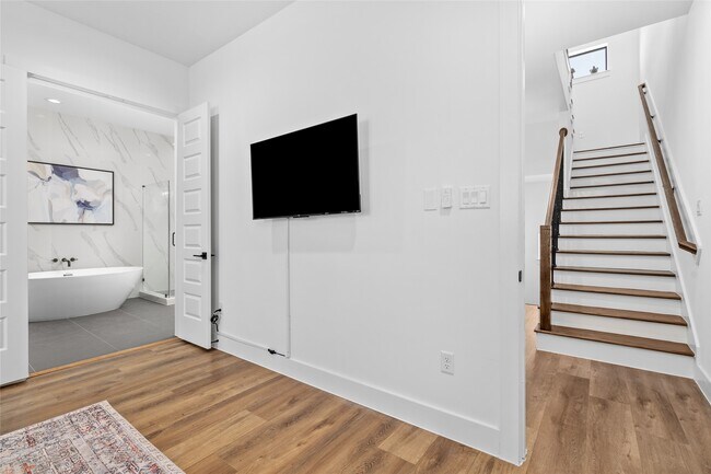 Building Photo - 1303 E 27th St