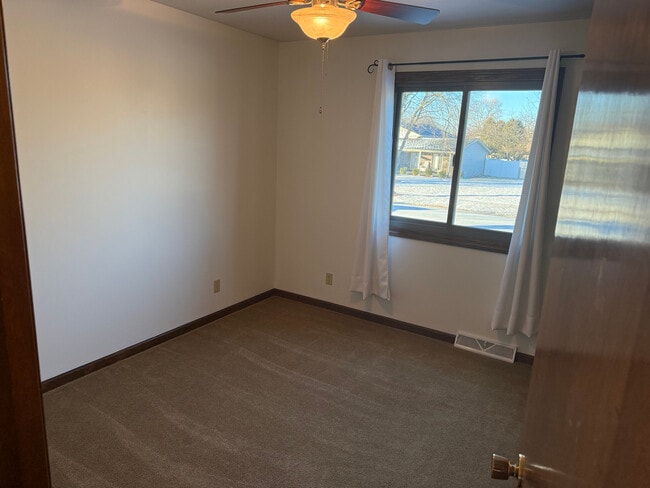 Building Photo - 13831 S Mallard Dr