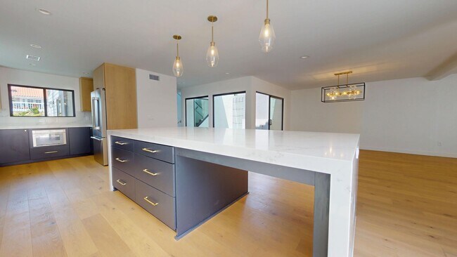 Building Photo - Gorgeous Fully Remodeled 5 Bedroom Home wi...