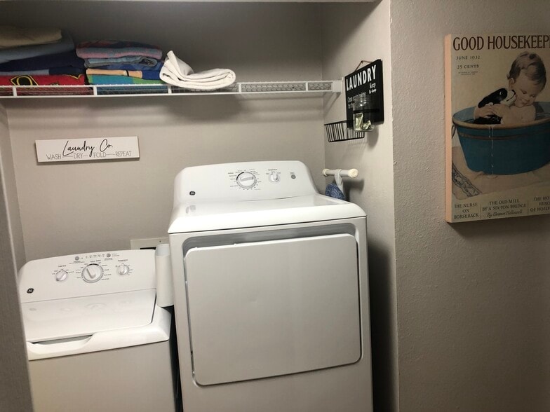 Laundry Station Full size washer & dryer w/storage pedestal - 3565 Sable Palm Ln