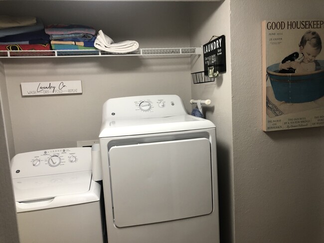 Laundry Station Full size washer & dryer w/storage pedestal - 3565 Sable Palm Ln