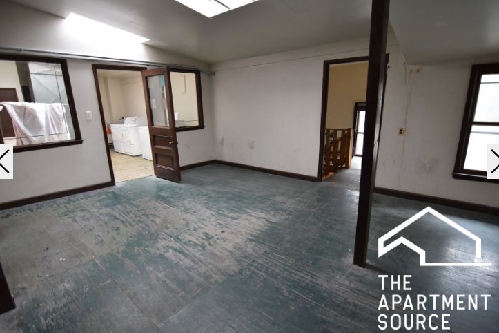 Building Photo - 908 W Belmont Ave