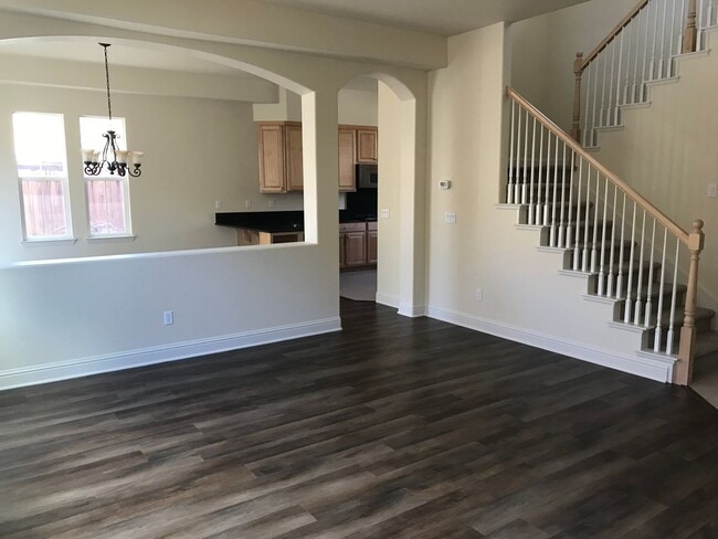 Building Photo - Somerset Stunner with All the Amenities - Including Golf!!