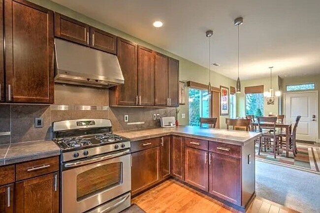 Building Photo - Stylish & Updated Home – 3BR/205BA, AC, Ne...