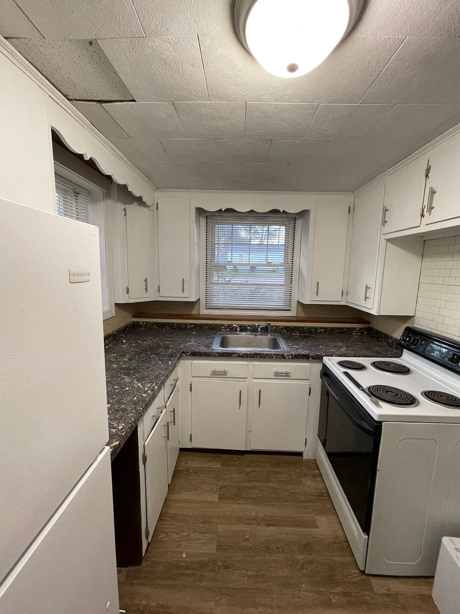 Unit 2 - Kitchen - 4 Strafford Rd