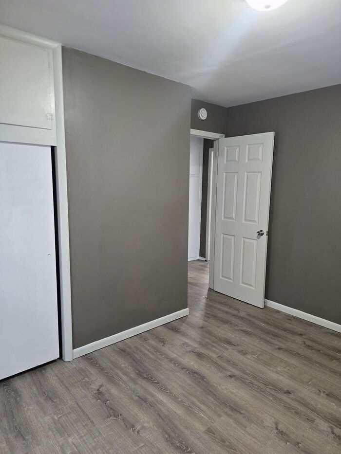 Building Photo - 5134 N Corrington Ave