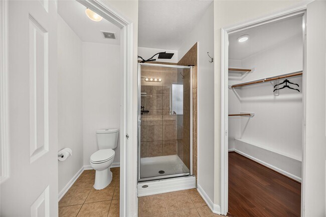 Building Photo - 12807 Canyon Echo Dr