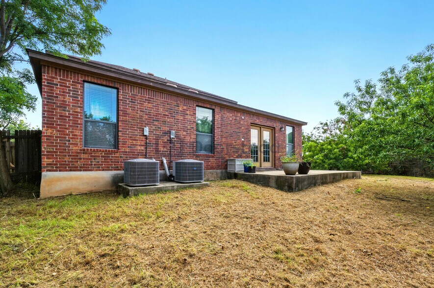 Building Photo - 920 Water Hyacinth Loop