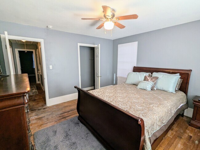 Building Photo - 614 E 37th St