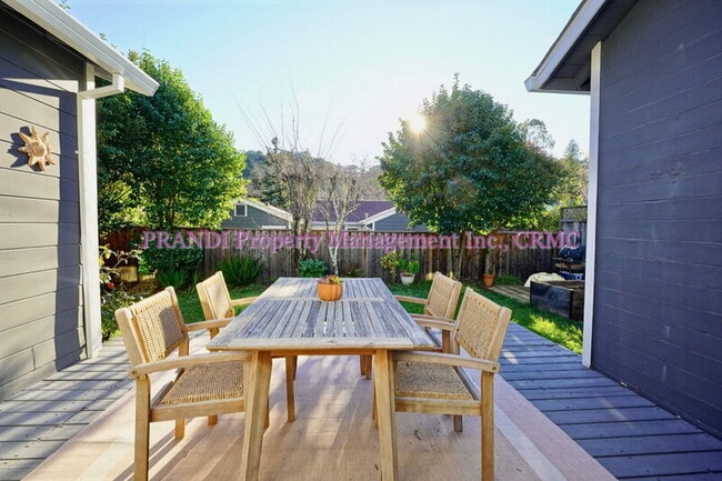 Building Photo - 245 Solano St