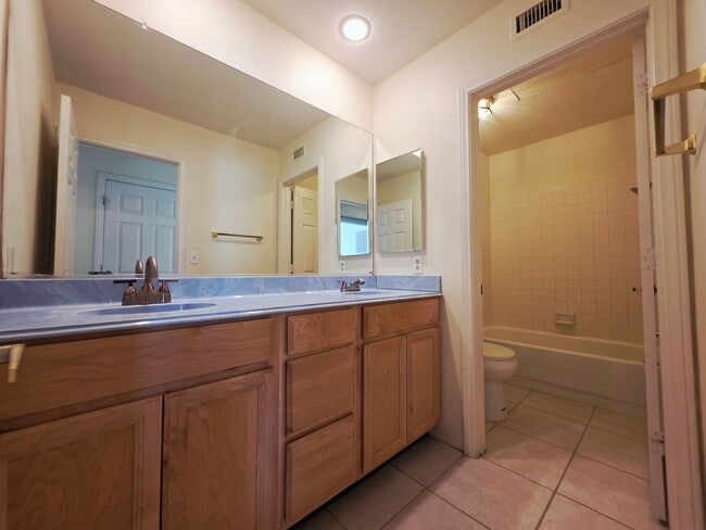 Building Photo - Single Story Home w/Pool in The Lakes!