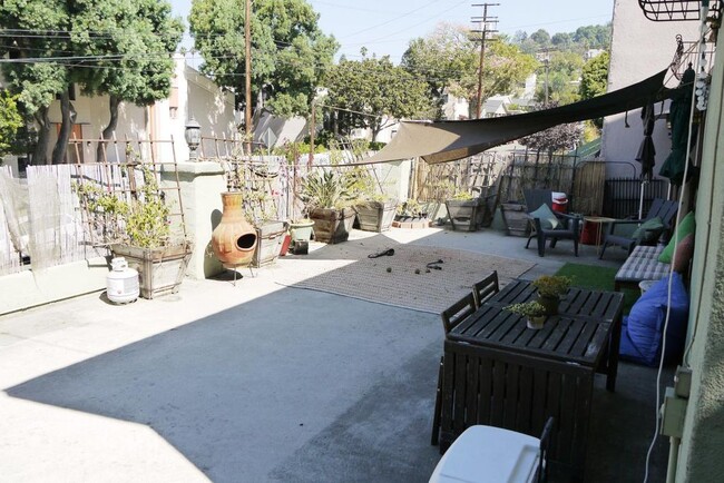 Building Photo - 1514 Micheltorena St