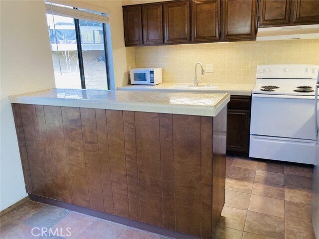 Building Photo - 27657 Peninsula Dr