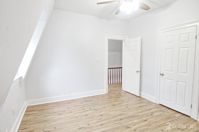 Building Photo - 1076 Fulton St