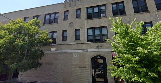 Primary Photo - 2704 N Sawyer Ave