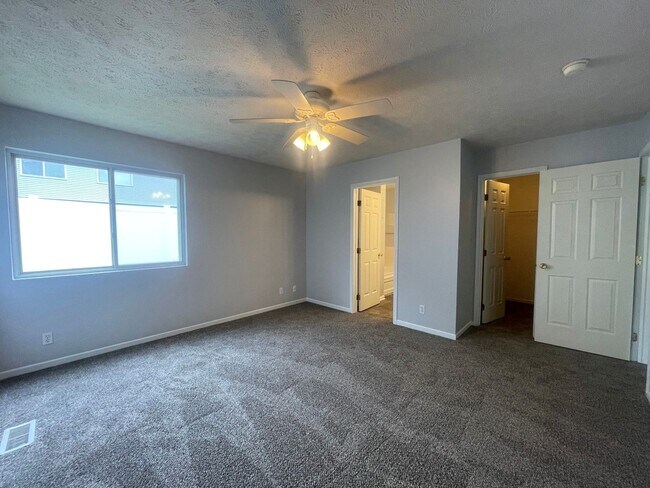 Building Photo - New Home For Rent Bellevue!