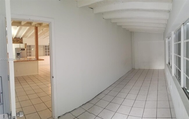 Building Photo - 1420 NE 203rd St