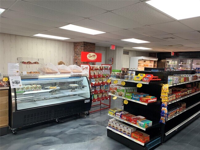 Building Photo - 6039 Collins Ave