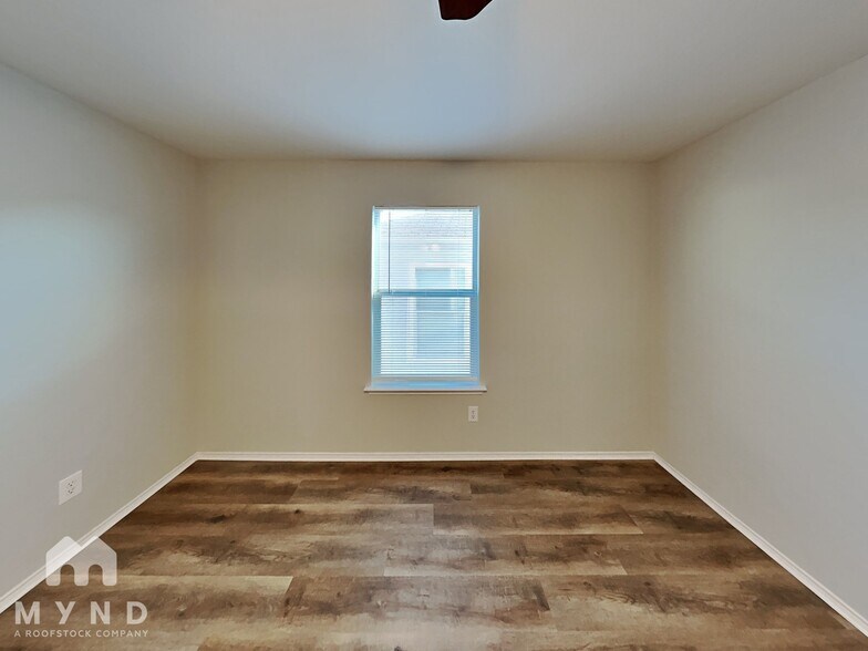 Building Photo - 2006 Waleska Plaza