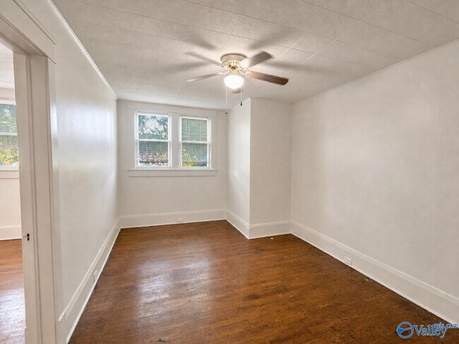 Building Photo - 615 Memorial Dr SW