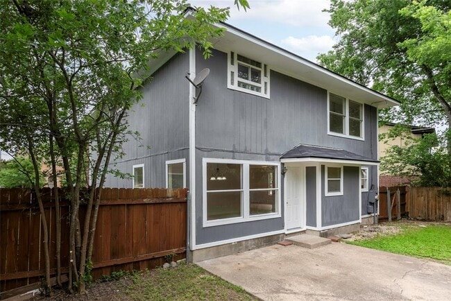 Building Photo - 13701 Cambourne Dr