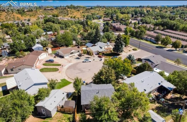 Building Photo - 2018 King Ct