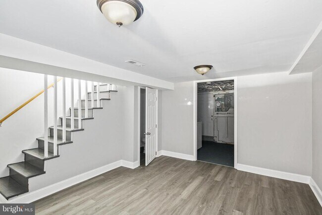 Building Photo - 165 Hampshire Rd