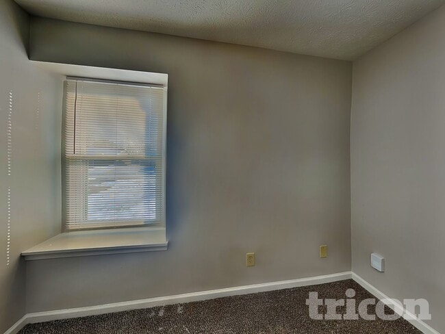 Building Photo - 5220 Tamarisk Ct