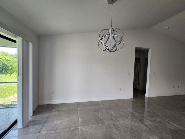 Building Photo - BEAUTIFUL 3 BR / 2 BA HOME RECENTLY REDUCED! MOVE IN SPECIAL 50% RECENTLY REDUCED!