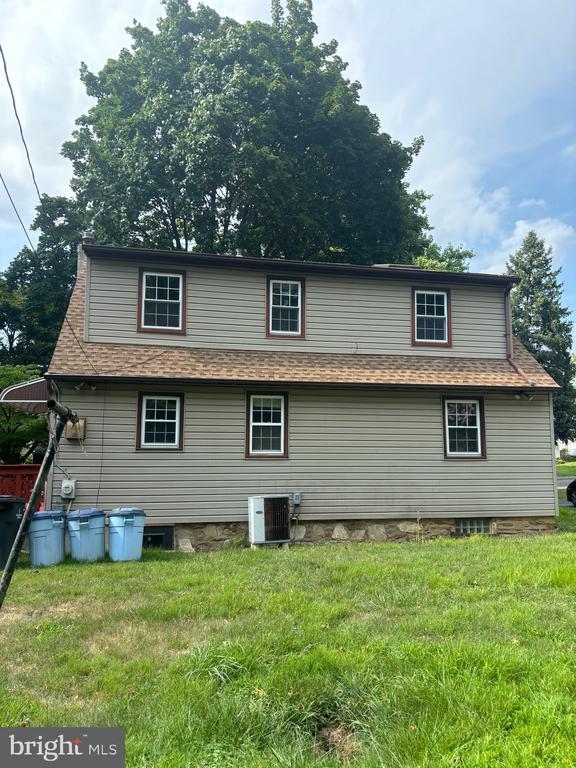 Building Photo - 3183 Maple Rd