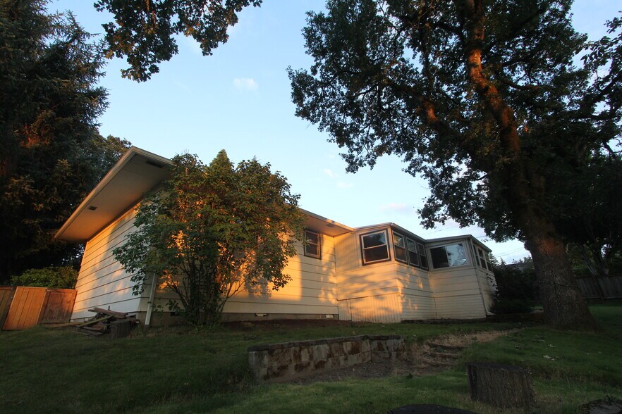 Building Photo - 10847 SW 59th Ave