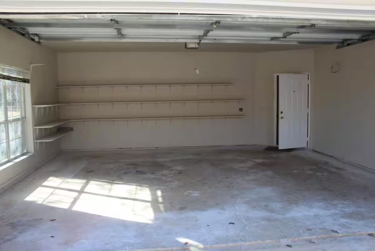 Building Photo - Room in House on Copper Hills Dr