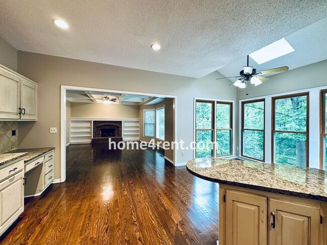 Building Photo - Blue Valley Schools, Granite Counters, Fin...