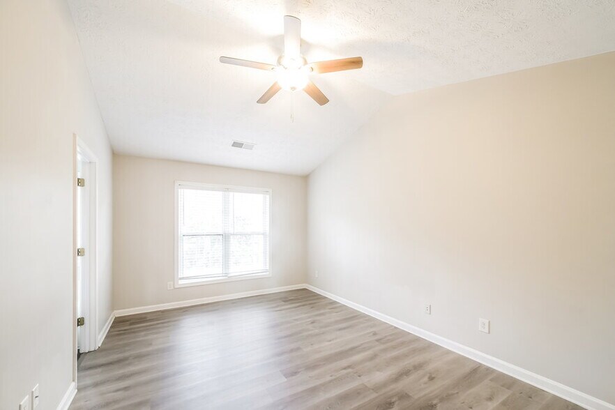 Building Photo - 109 Alessie Dr