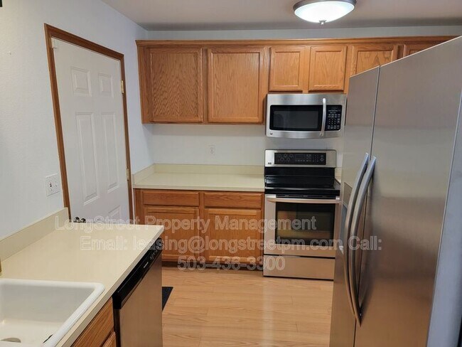 Building Photo - 3121 NE Flintlock Pl