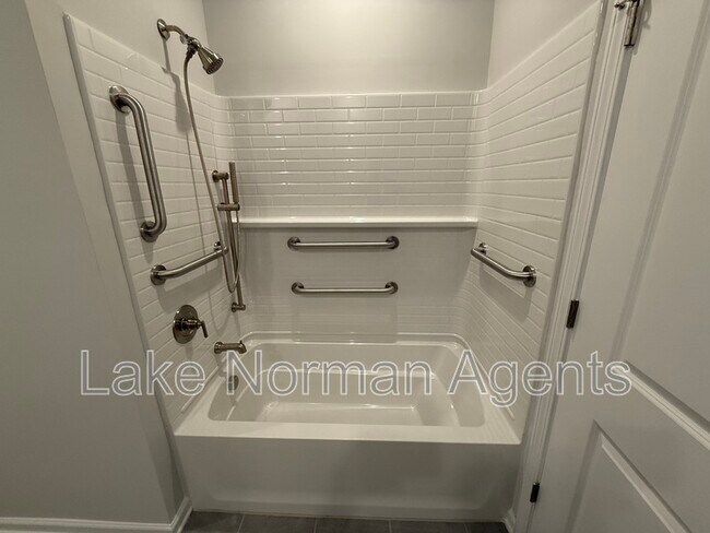 Building Photo - 4455 Reed Crk Dr