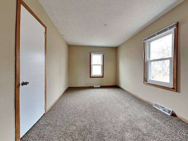 Building Photo - WINTER SPECIAL!! 3 Bedroom, 1 Bathroom Hou...