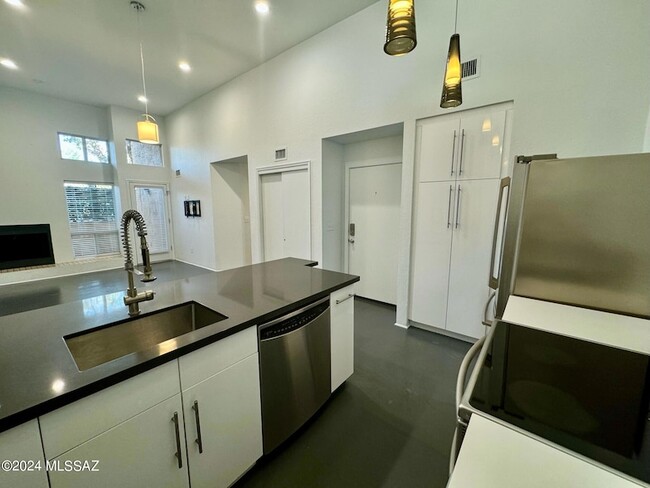 Building Photo - 7620 E Callisto Cir