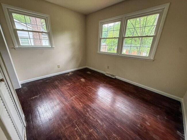 Building Photo - Spacious Ranch Home on Large Corner Lot Near North Hills