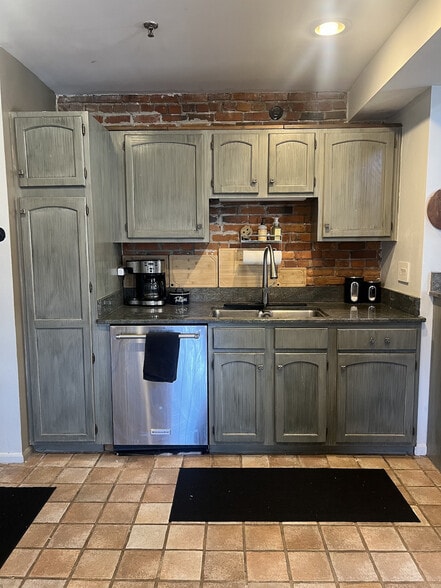 Building Photo - 51 W Blenkner St