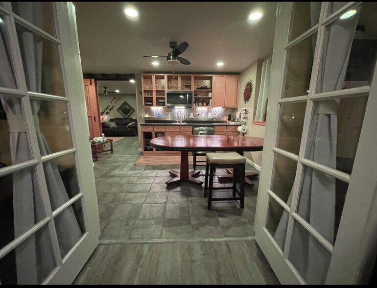 Building Photo - 1887 Hunters Dr